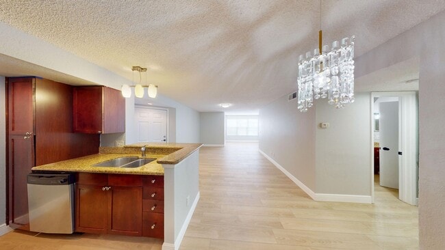 Building Photo - 2Br/ 2Ba Condo In Villa Medici - Available...
