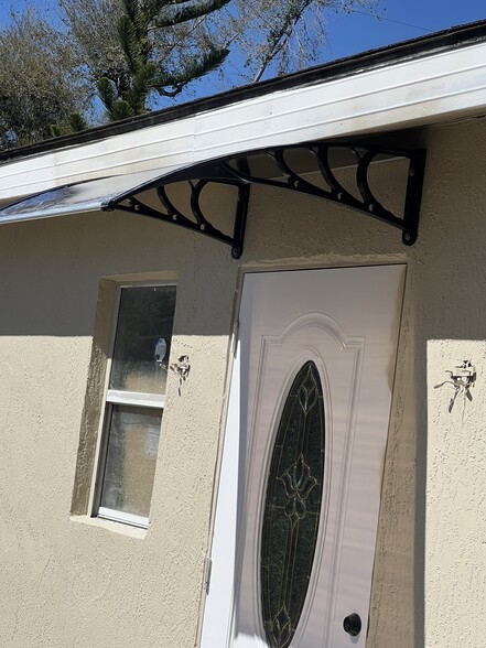 Building Photo - 4324 Hedge Dr N