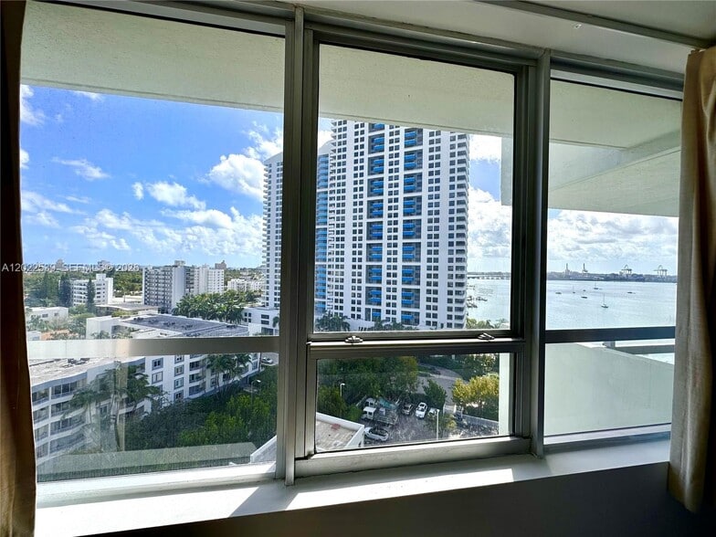 Building Photo - 1500 Bay Rd