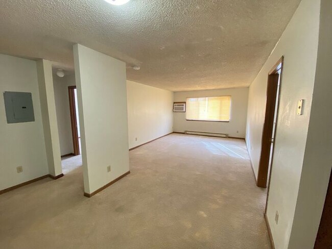 Building Photo - $950 | 1 Bedroom, 1 Bathroom Apartment | N...