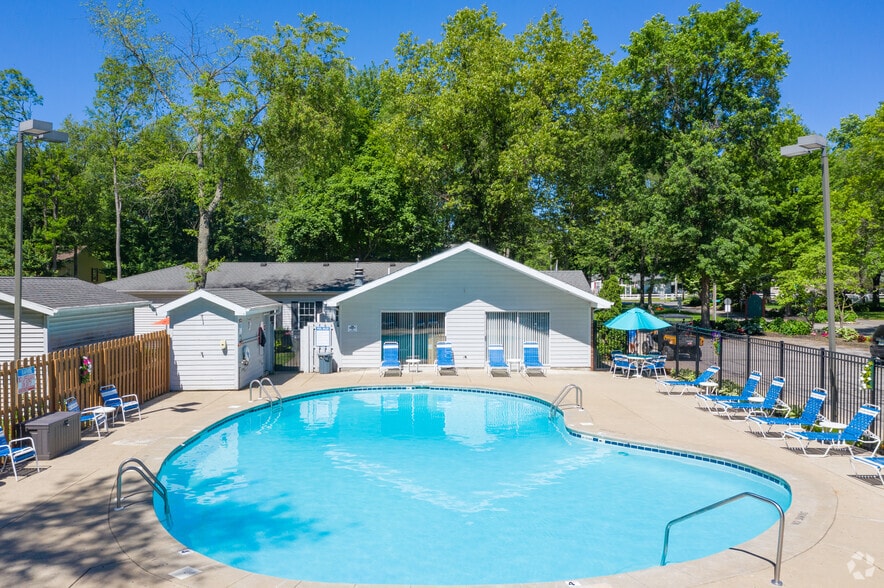 Primary Photo - Maple Lane Apartments
