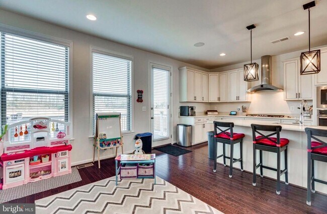 Building Photo - 42440 Dogwood Glen Square