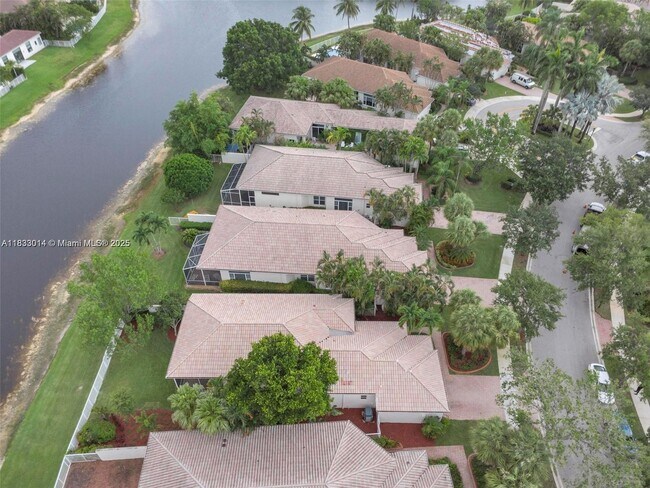 Building Photo - 2553 Bay Pointe Dr