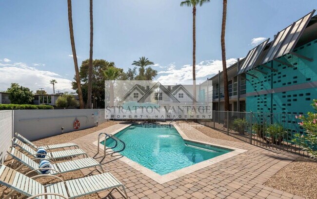 Building Photo - 6936 E 4th St