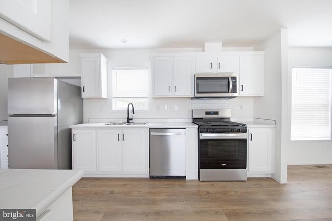 Building Photo - 161 Carnation Dr