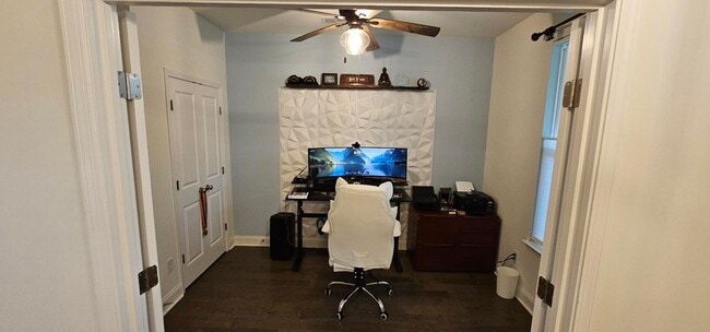 Building Photo - Bright & Beautiful Rental in Whitney Lake ...