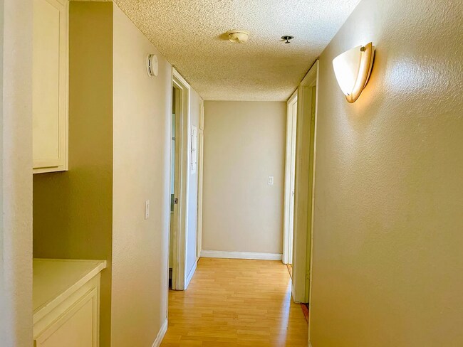 Building Photo - 5985 Dandridge Ln