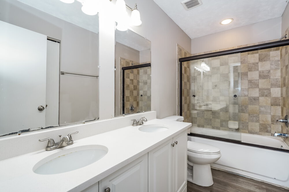 Building Photo - 1127 Crestview St