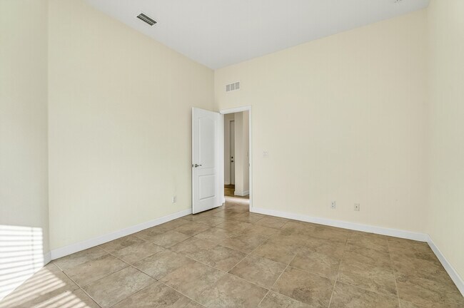 Building Photo - 1769 Berskshire