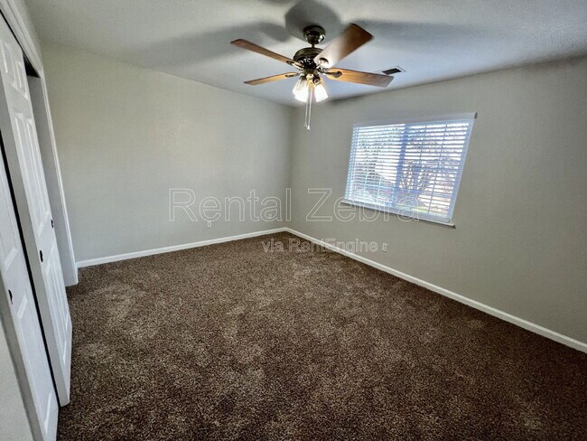 Building Photo - 1239 El Portal Dr