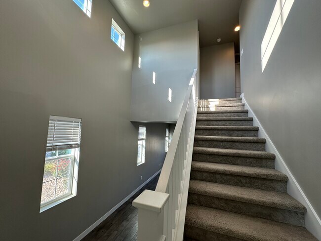 Building Photo - 1429 3500 W