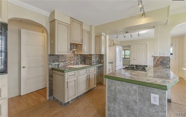 Building Photo - 1607 Burnet Ave