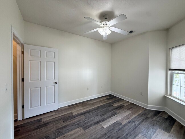 Building Photo - 5011 Harvest Dr