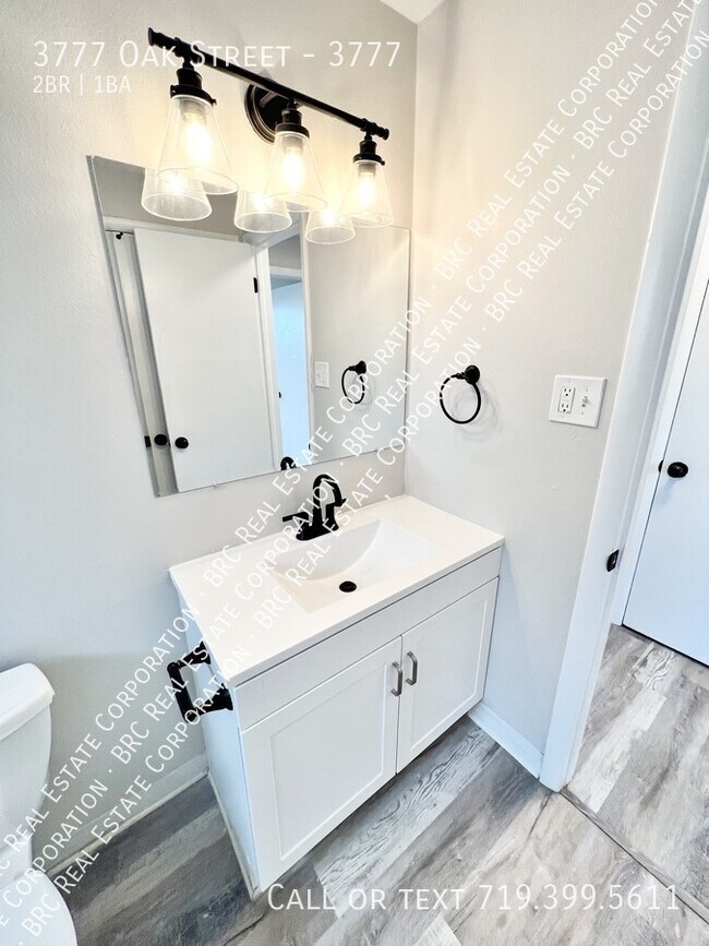 Building Photo - 3777 Oak St