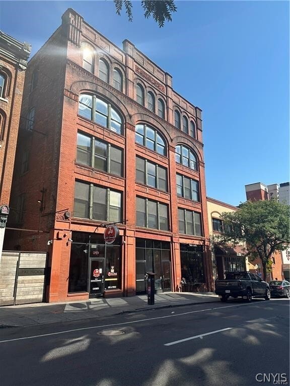 Building Photo - 317 S Clinton St