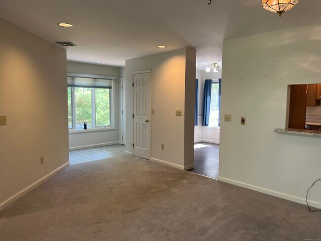 Building Photo - 12 Boulevard Dr