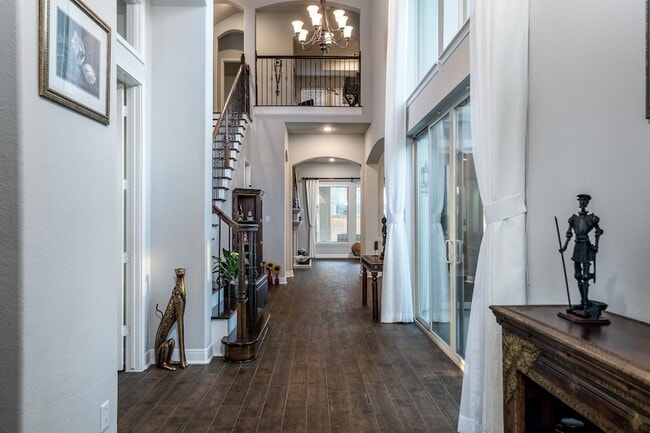 Building Photo - 10410 Southern Hawker