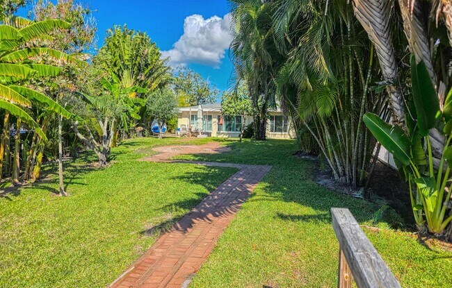 Building Photo - THIS SIZEABLE 4 BEDROOM, 3 ½ BATH, 2482 SQFT RESIDENCE IS READY FOR A LONG TERM RENTER.