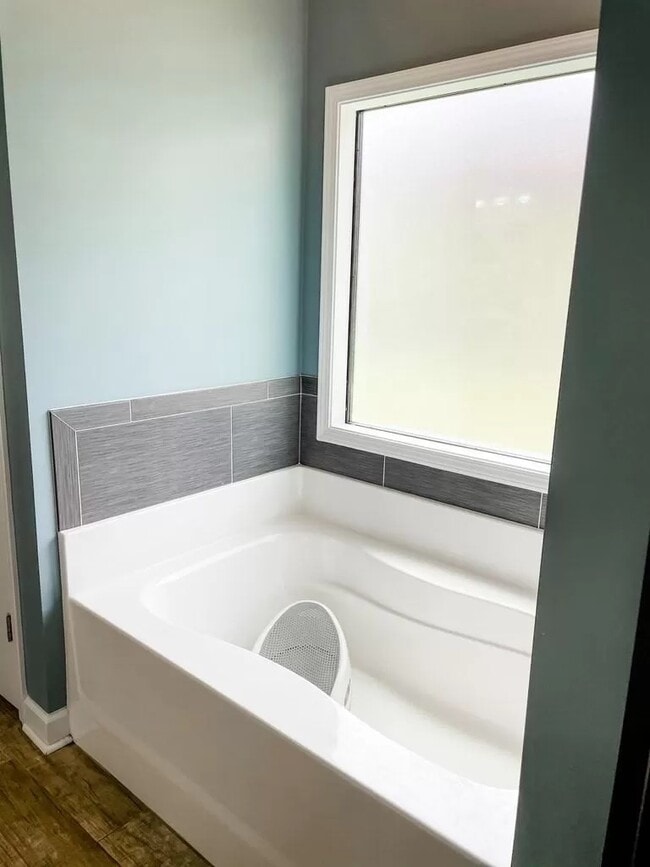 Building Photo - 4639 Headland Ave