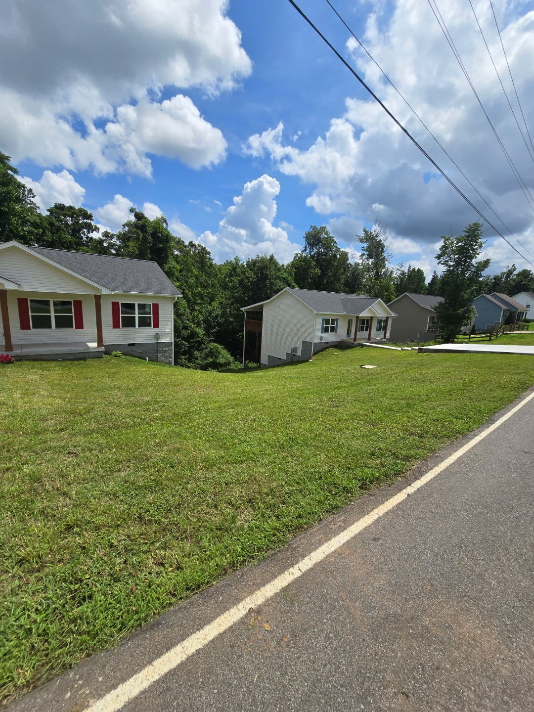 Building Photo - 553 Skyview Dr