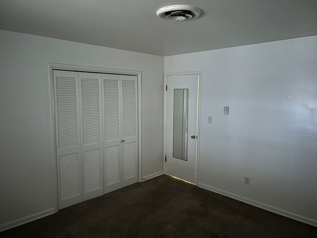 Building Photo - 211 N Tompkins St