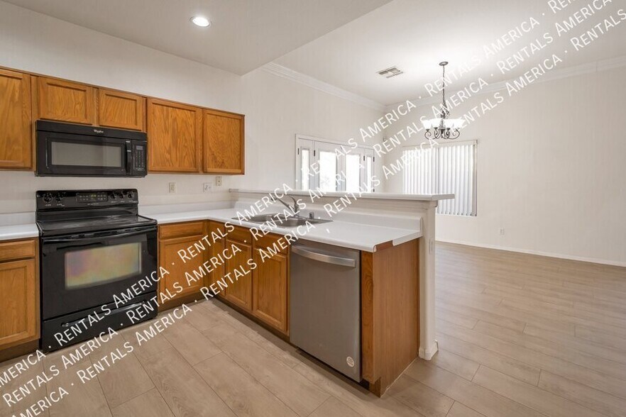 Building Photo - 2720 E Indian Wells Pl