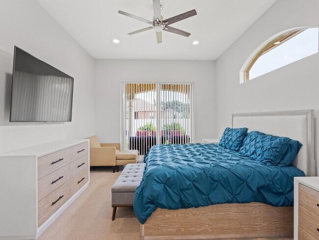 Building Photo - 6420 Parklane Ct