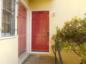 Building Photo - Sunset Drive, 4363-4377