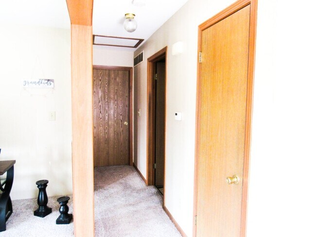 Building Photo - 607 Marvin Ave