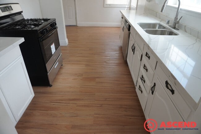 Building Photo - Charming Home in Downtown Bakersfield!