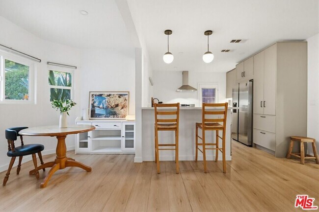 Building Photo - 3540 Division St