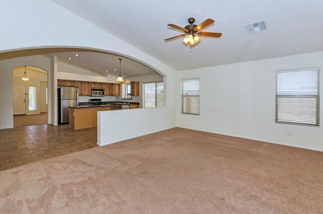 Building Photo - Gorgeous 4 Bed Single Level Norterra Home