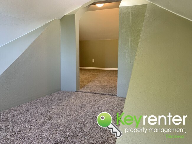 Building Photo - Recently Remodeled 3bd/1.5Bath Tacoma House!