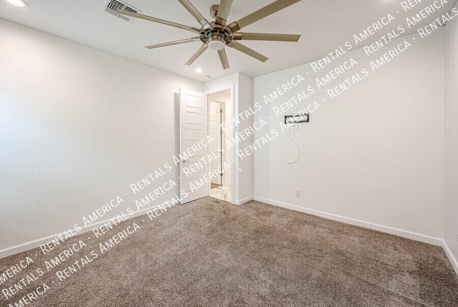 Building Photo - 347 E La Mirada Dr