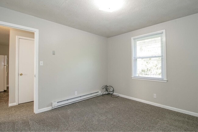 Building Photo - 1432 McCan Dr