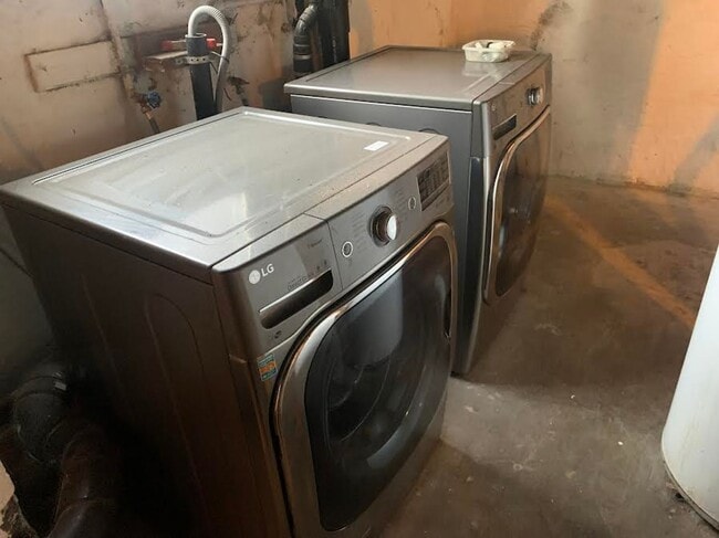 Building Photo - Recently Updated