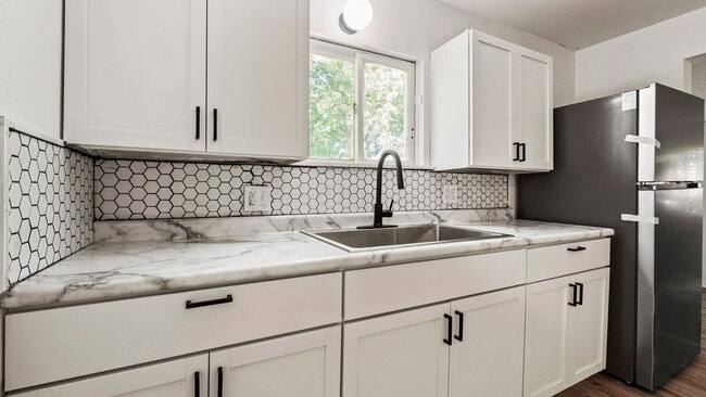 Building Photo - COMING SOON! 3 Bedroom House