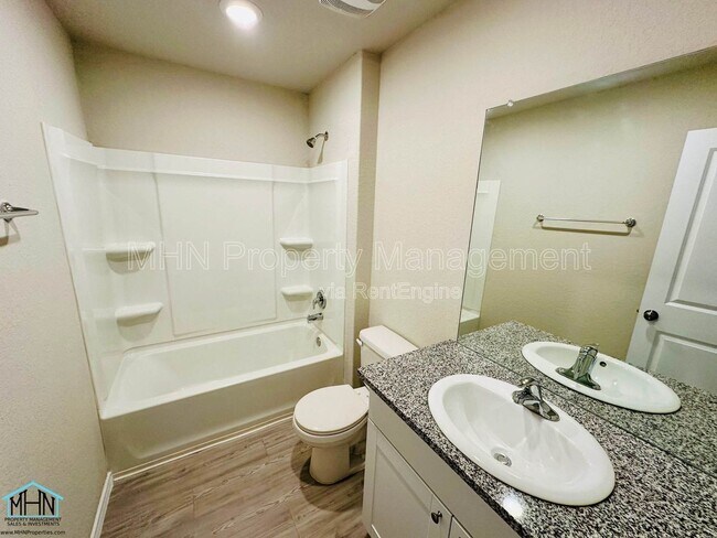 Building Photo - 9007 Little Hoss