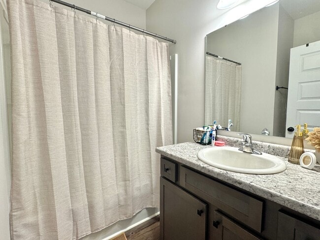 Building Photo - AVAILABLE NOVEMBER [PET FRIENDLY]