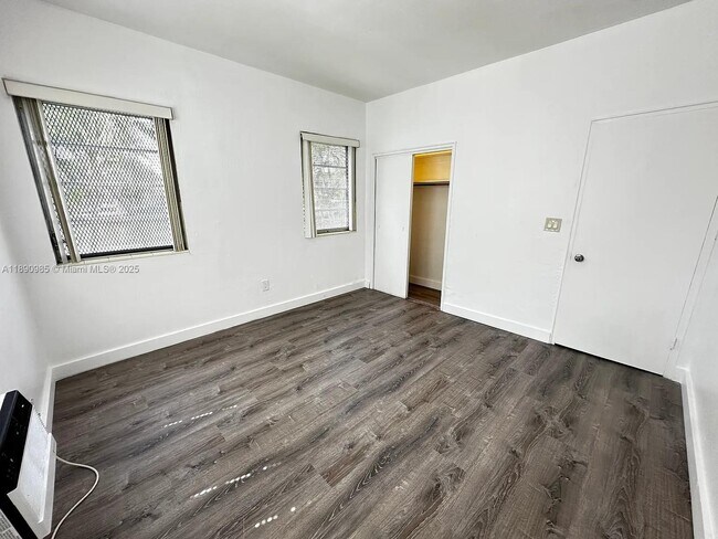 Building Photo - 4172 Chase Ave