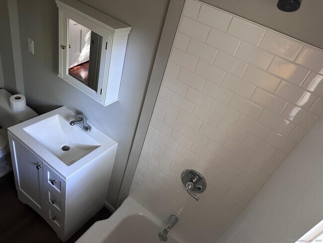 Building Photo - 10 Fleming St