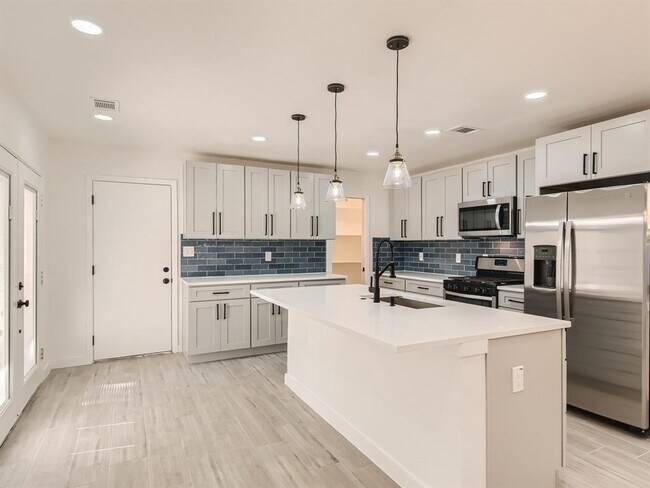 Building Photo - 8416 Maine Dr