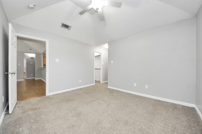 Building Photo - 1324 S Johnson St