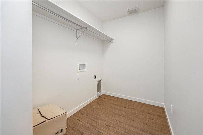 Building Photo - 305 N 18th St