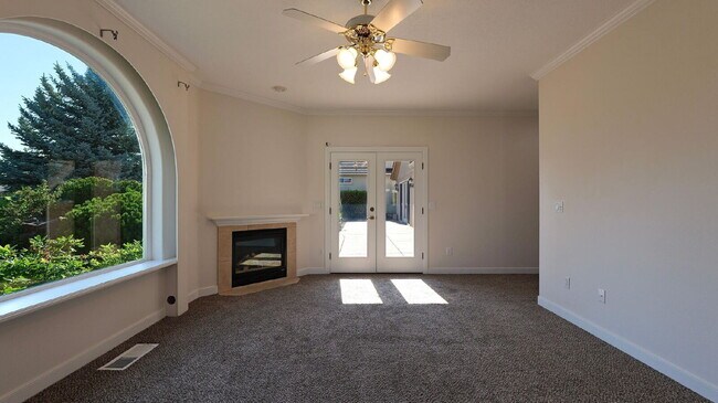 Building Photo - 143 Pine Lake Dr