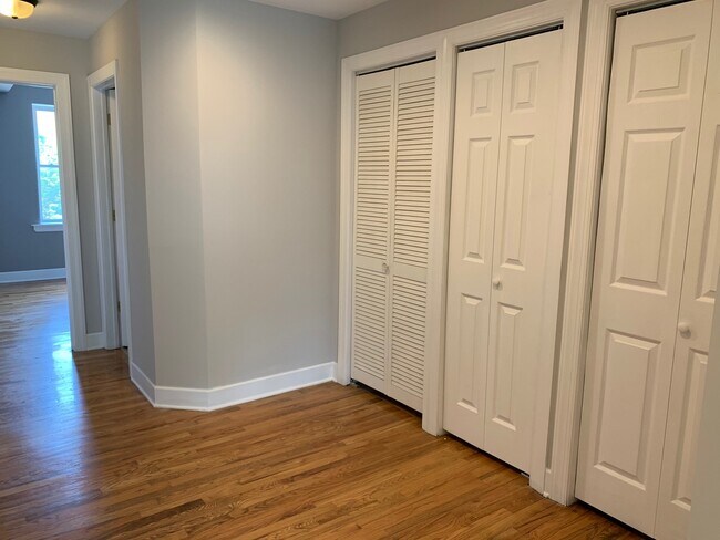 Building Photo - 2303 W Granville Ave