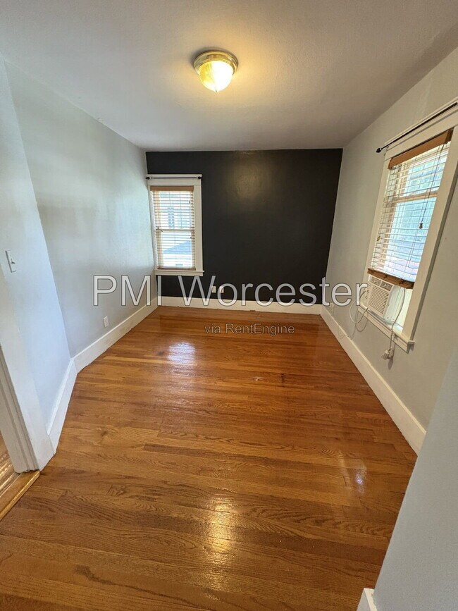 Building Photo - 465 Chandler St