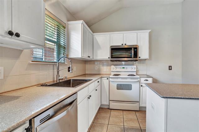 Building Photo - 729 Sequoia Dr
