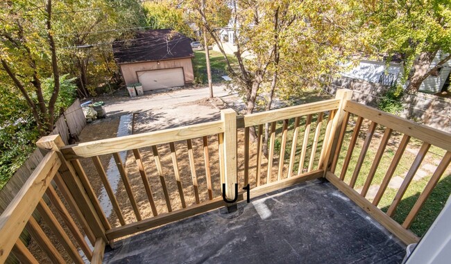 Rear Deck (Lower Unit May Access) - 3253-3255 N Buffum St