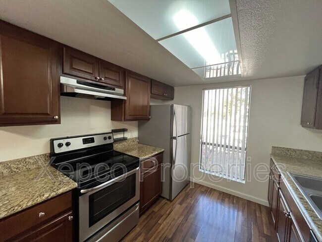 Building Photo - 5285 E Waverly Dr